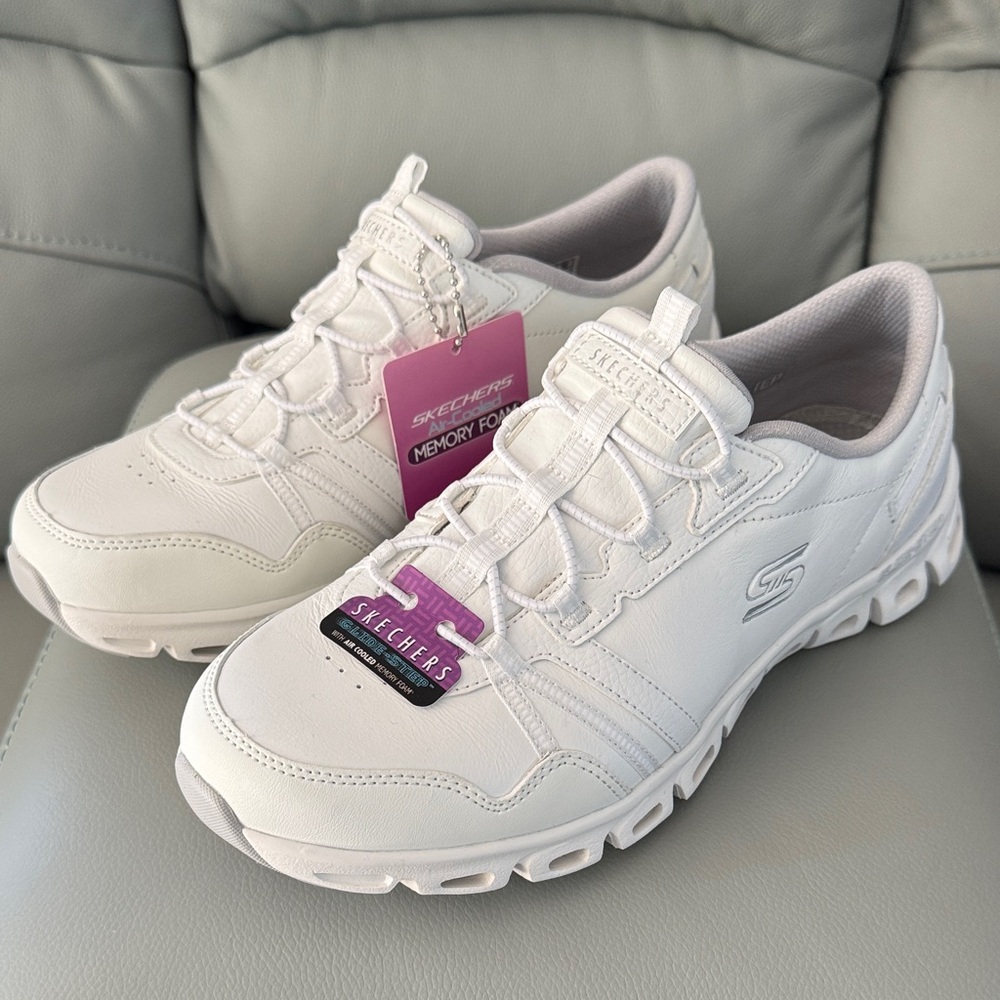 Skechers White Slip On Women's White Sneakers with Memory Foam - NEW size 7.5